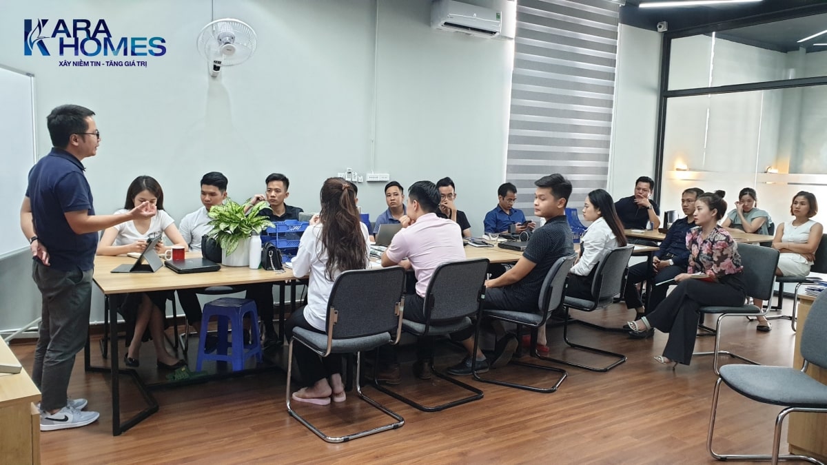 KaraHomes có quy mô hơn 100 nhân sự có trình độ chuyên môn và dày dặn trong lĩnh vực bất động sản.